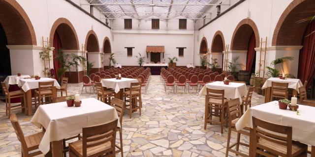 Herberg Atrium zaal.jpg